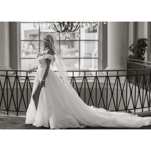 Allure Bridal Wedding dress - Picture 1 of 6